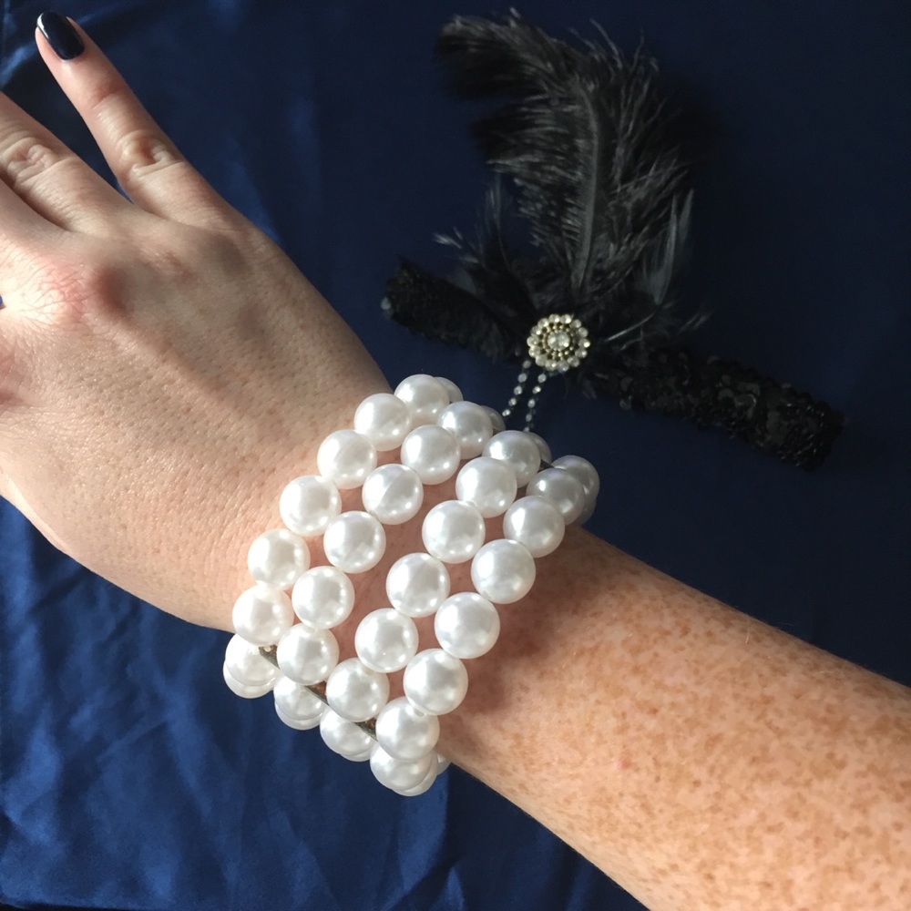 Costume pearl bracelet